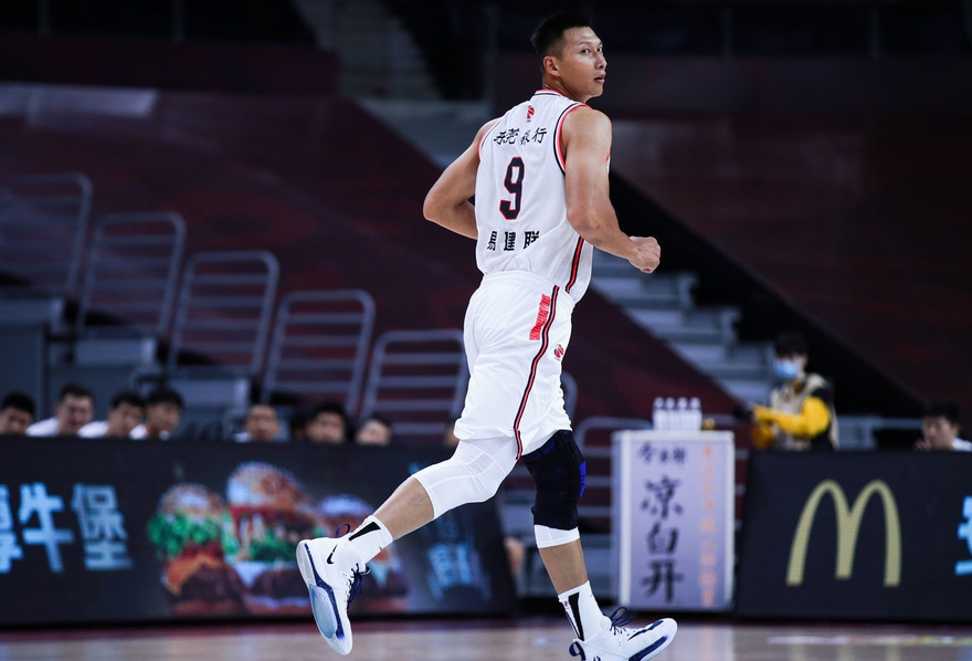 包含里程碑夜！拉齐奥战术微调；CBA季后赛今晚刷纪录；质疑声仍在；训练强度明显提升的词条