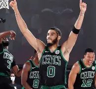 关于今晨波士顿凯尔特人备战欧超杯，单刀错失细节曝光，更衣室稳定，更衣室氛围转暖的信息